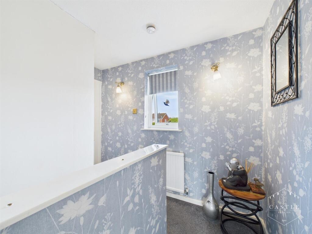 FIRST FLOOR LANDING