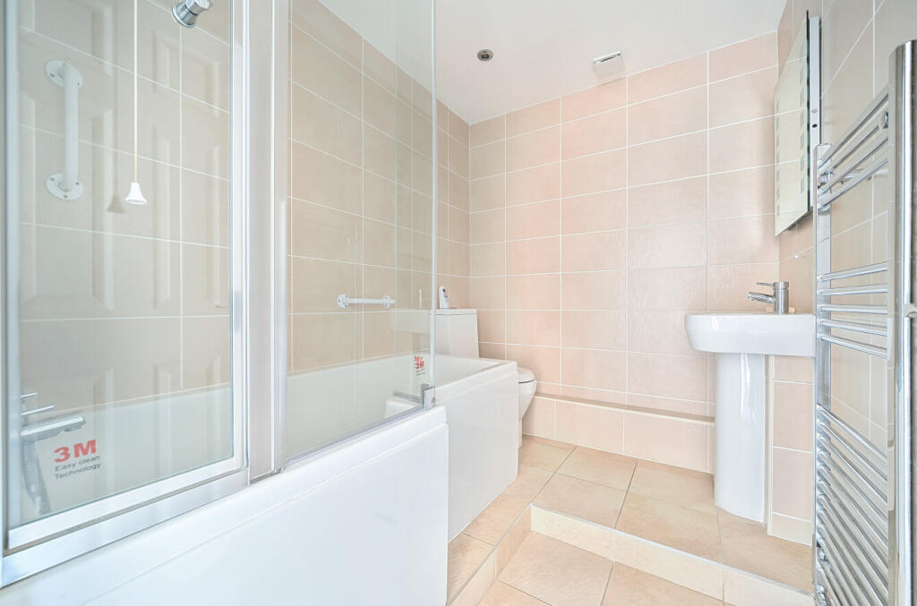 1321749-5-686e458...