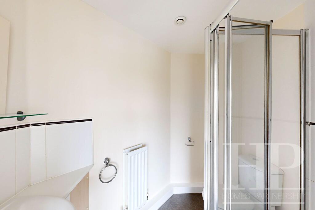 EN-SUITE SHOWER ROOM