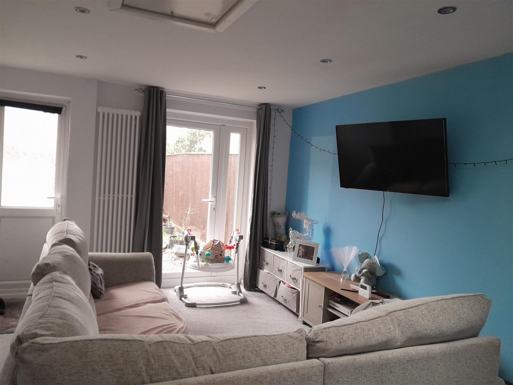 LOUNGE DINING ROOM