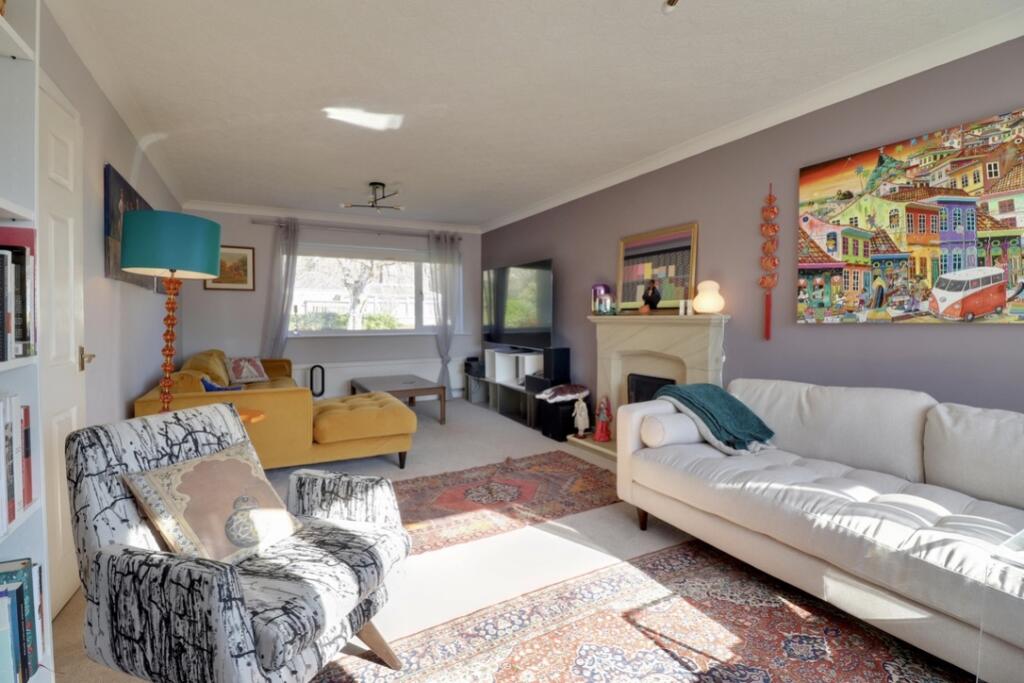 Spacious living room