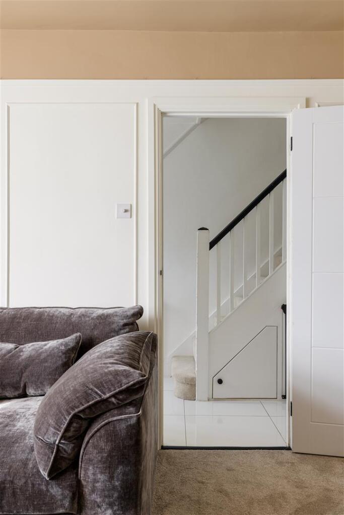 Brackley Square, IG8