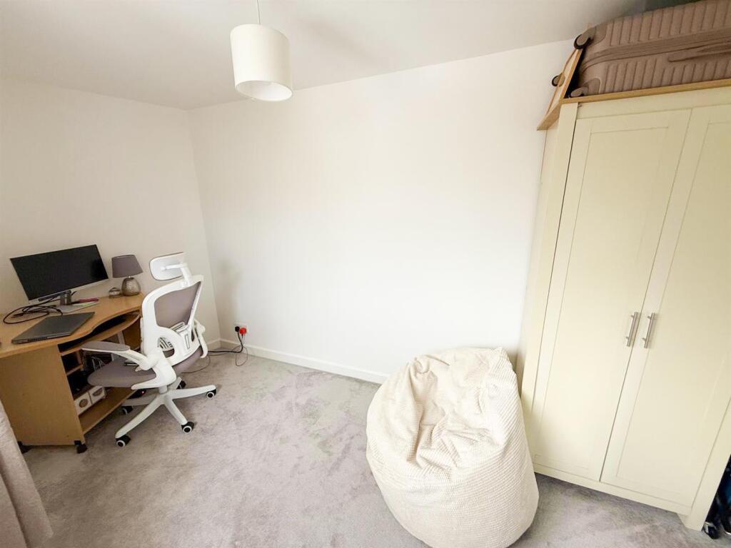 Two bedroom end terrace in Steeton (13).jpg