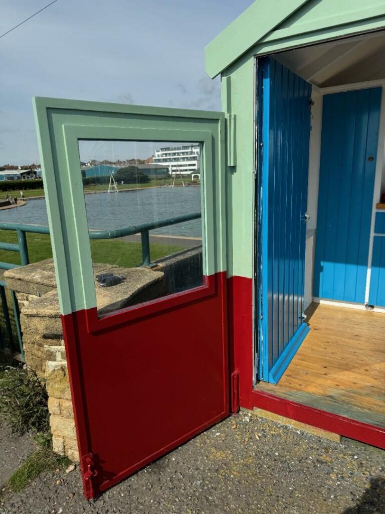 Beach hut pic windbreak 1.jpg