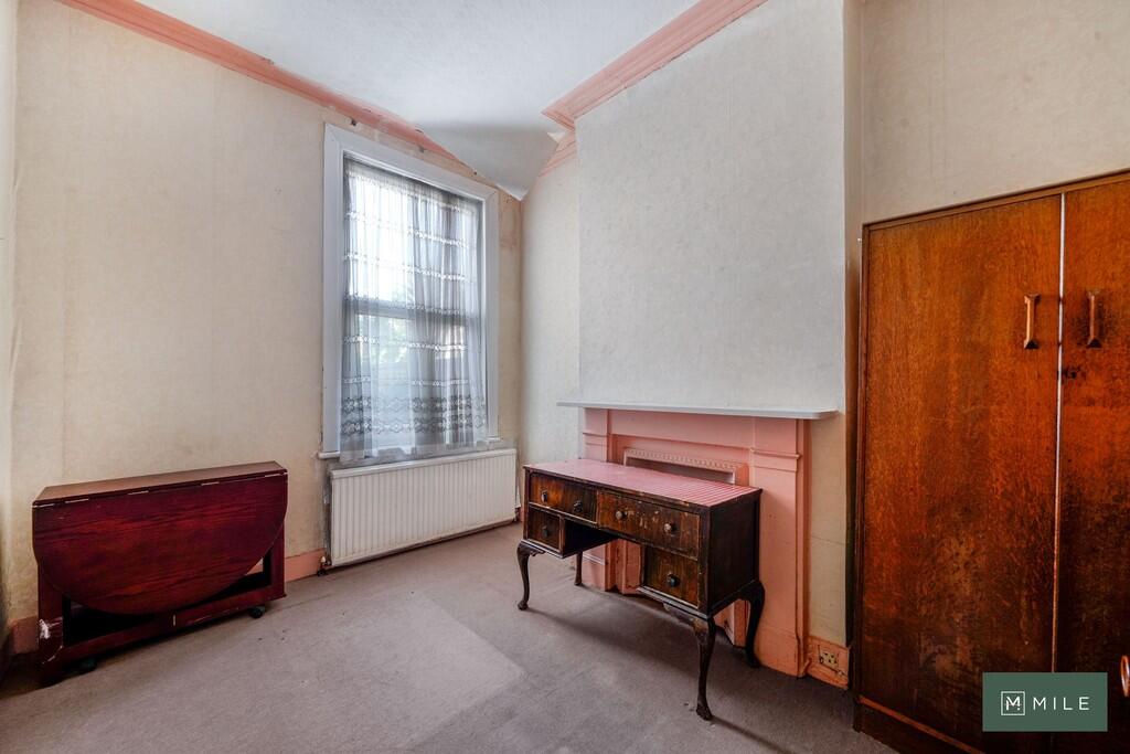 81 Purves Road - ...