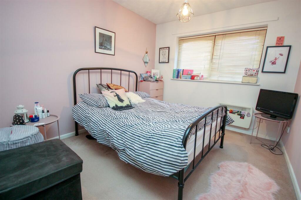 Bedroom 1.jpg