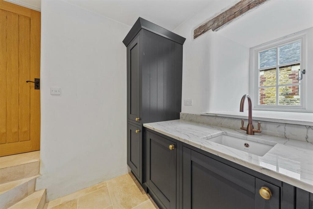 Utility Room 2.jpg
