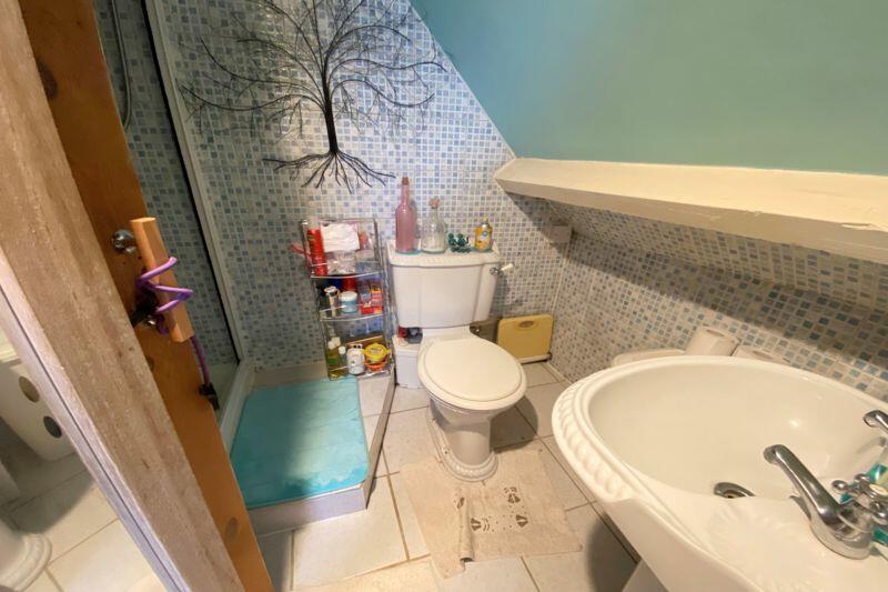 En-suite to Top Bedroom