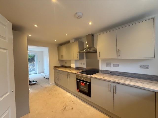 Kitchen 1.jpg