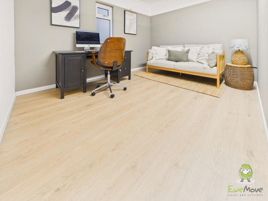 CAM01543G0-PR0166-STILL080