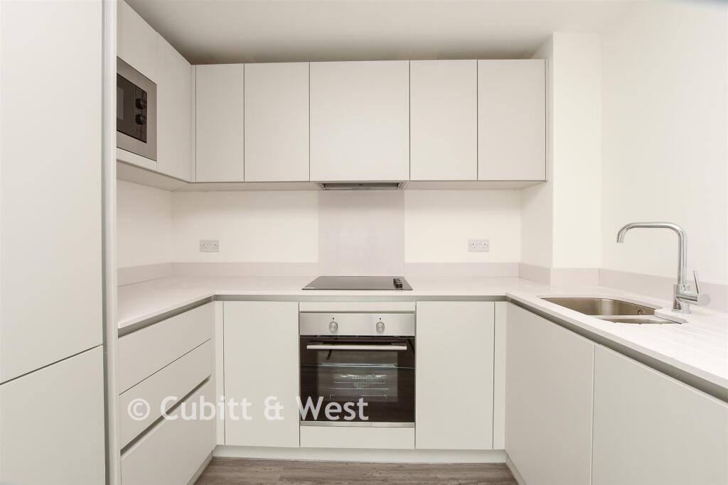 Kitchen Lounge/Dining Area