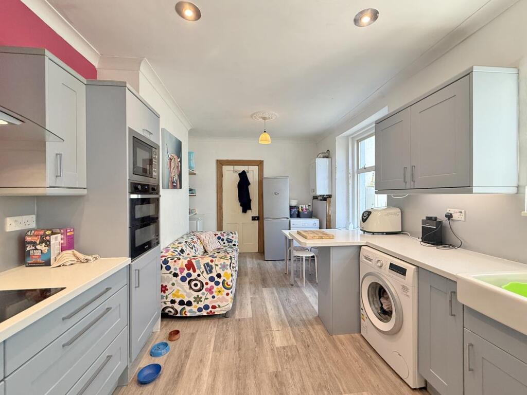 Palmerston Street 10 - Kitchen FRONT PAGE.jpg