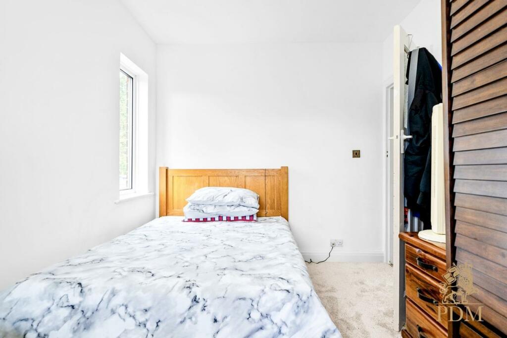 2 Parkside Wollaton NG8 2NN