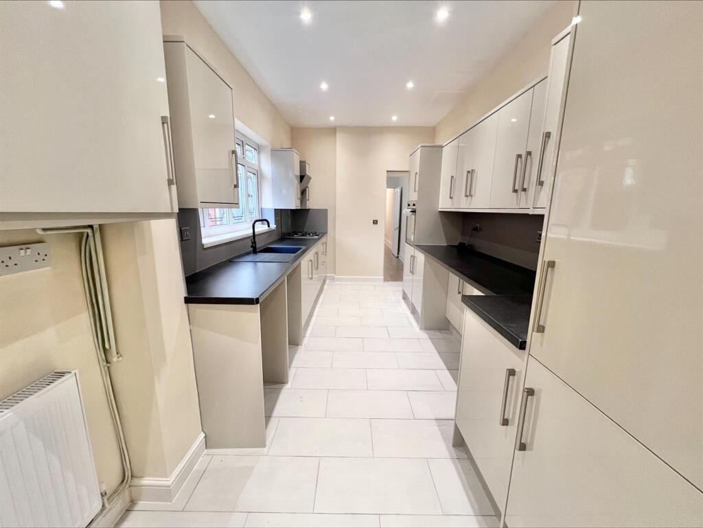 Kitchen2.jpeg