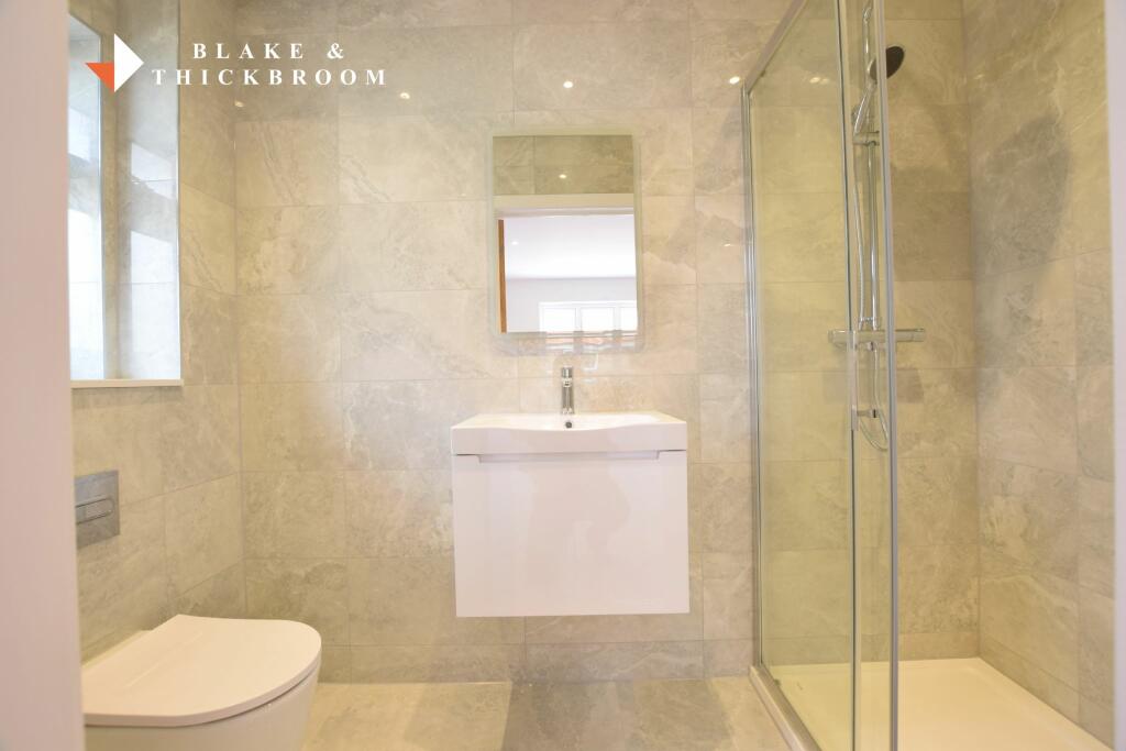 EN SUITE SHOWER ROOM