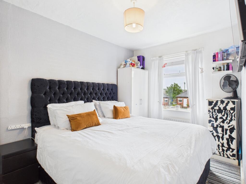 CAM03729G0-PR0106-STILL004