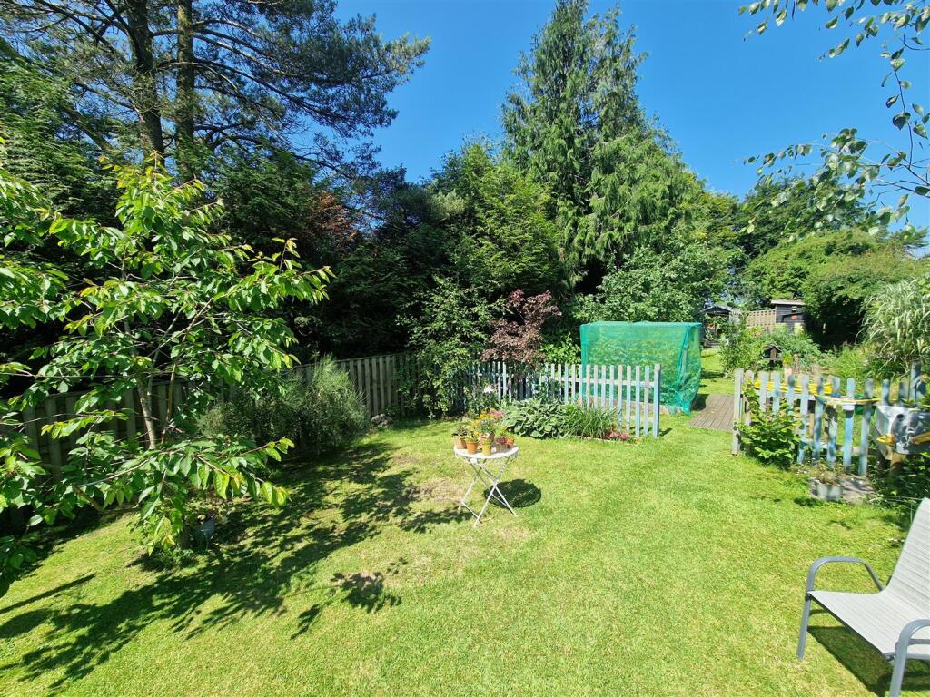 Rear Gardens 1.jpg