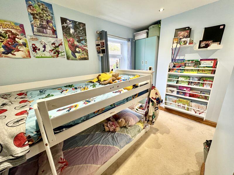 Front bedroom 