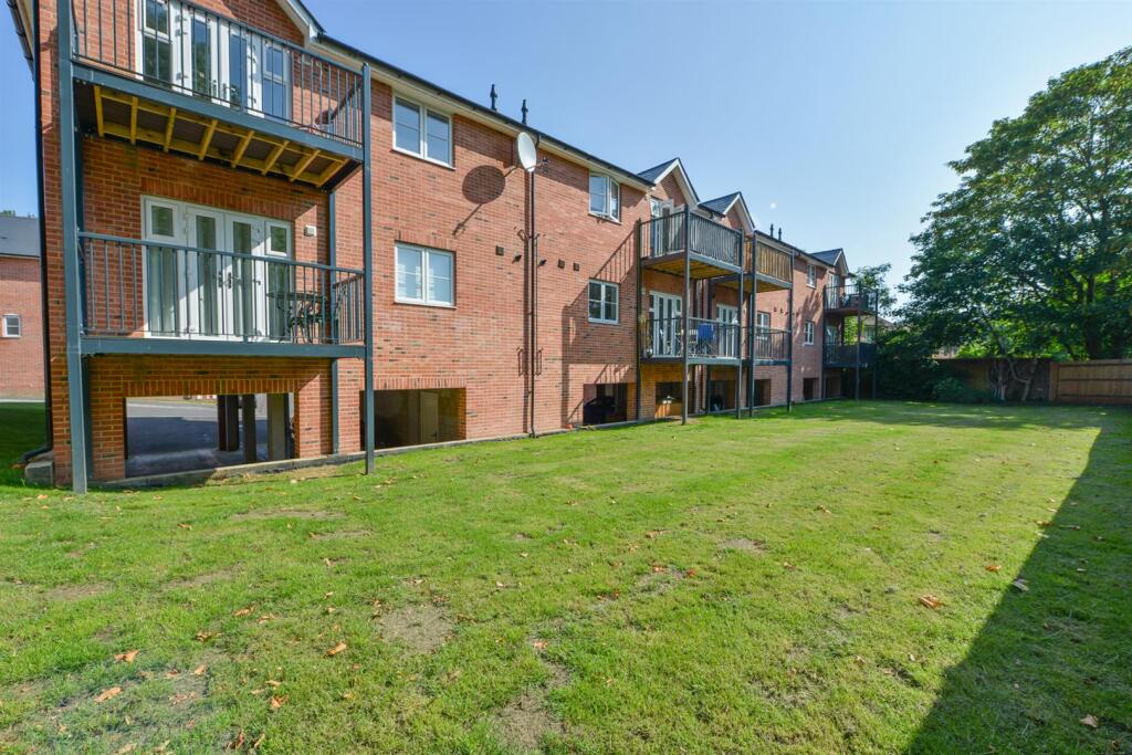 Flat 2 Dane Court14.jpg