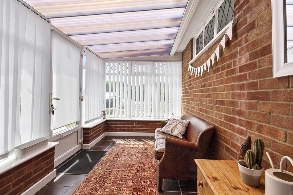 Laburnum Close, 8-008.JPG