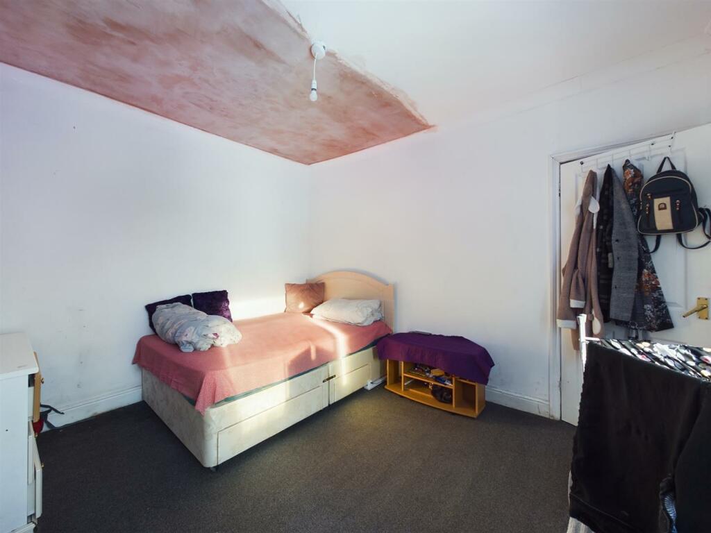 Bedroom 2 (2).jpg