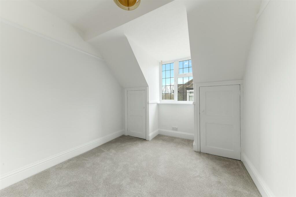 Copley Way, Tadworth,4, (17).jpg