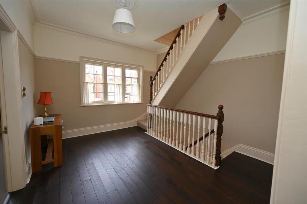 landing &amp; stairs.JPG