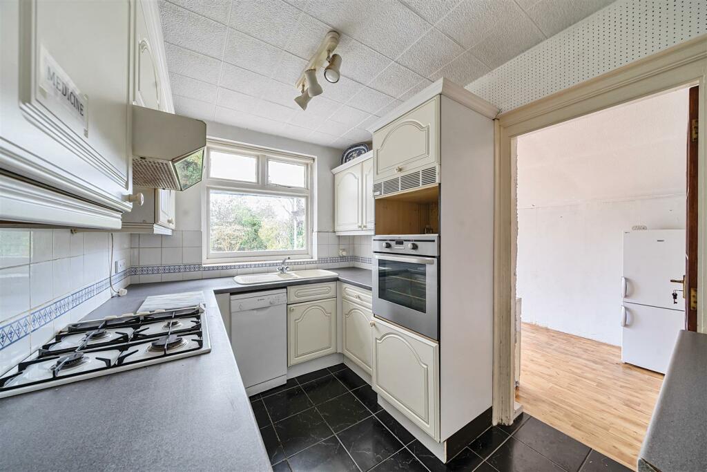 Kitchen 1.jpg