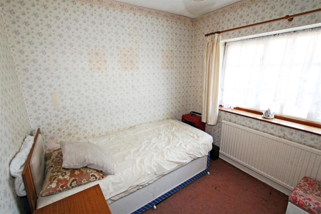 16 IMG_4654 bed3.jpg