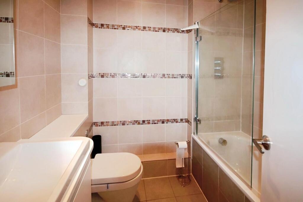 597b3785-bathroom.jpg