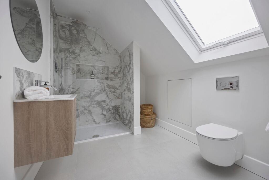 Gleton Avenue 15 SHOWER ROOM 2.jpeg
