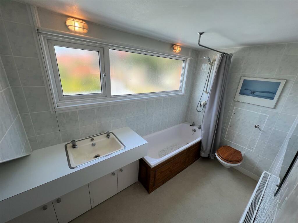 Bathroom.JPG