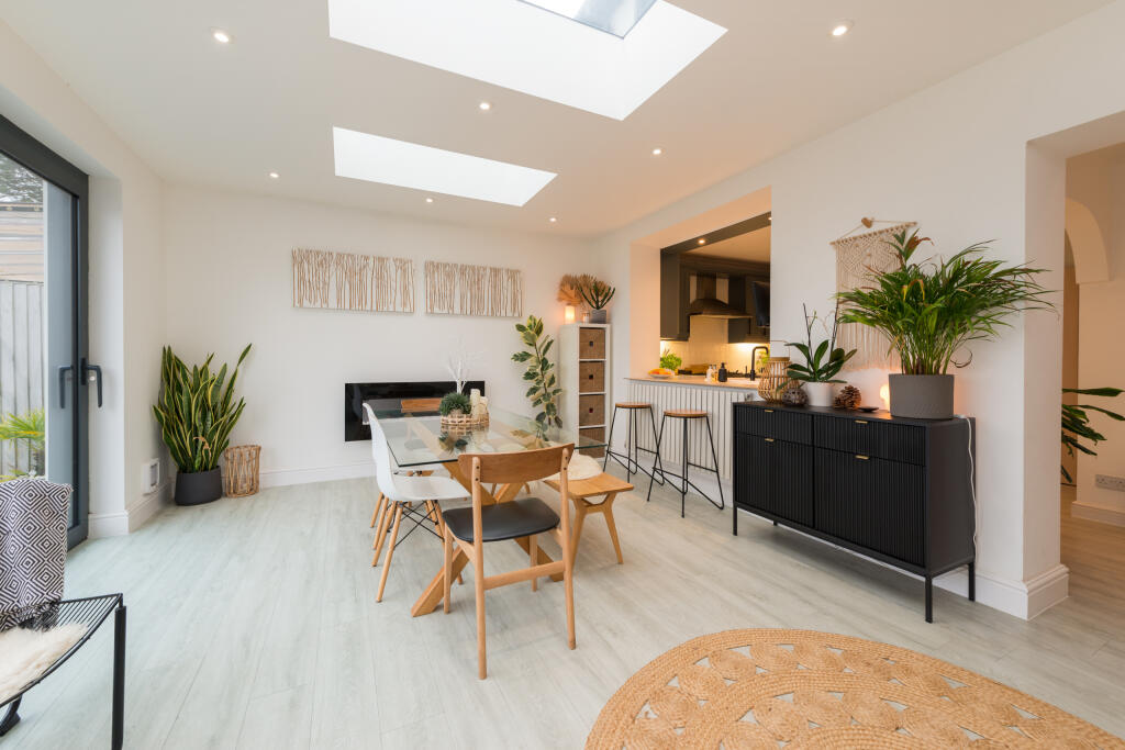 Sitting Room / Dining Room