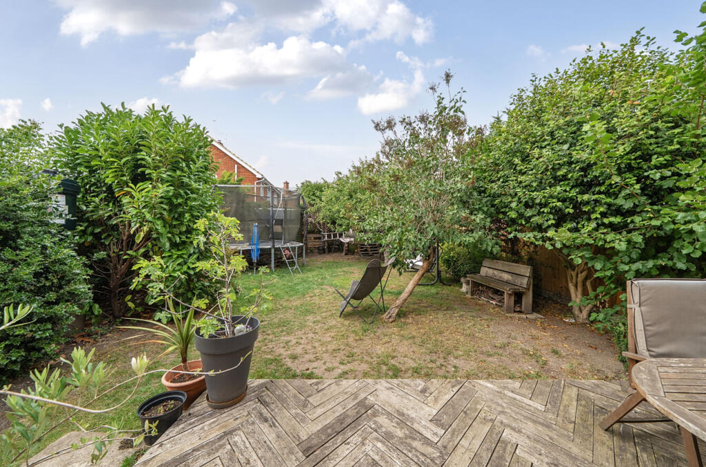 1329834-9-688105f...