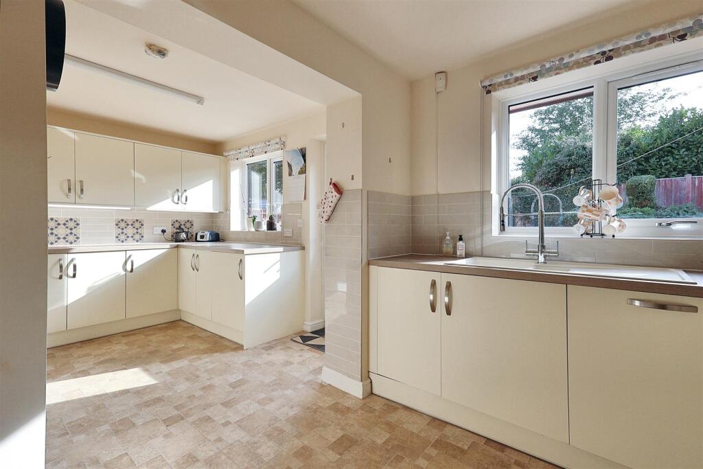 Marshall Close Calverton, Nottingham, NG14 6RE