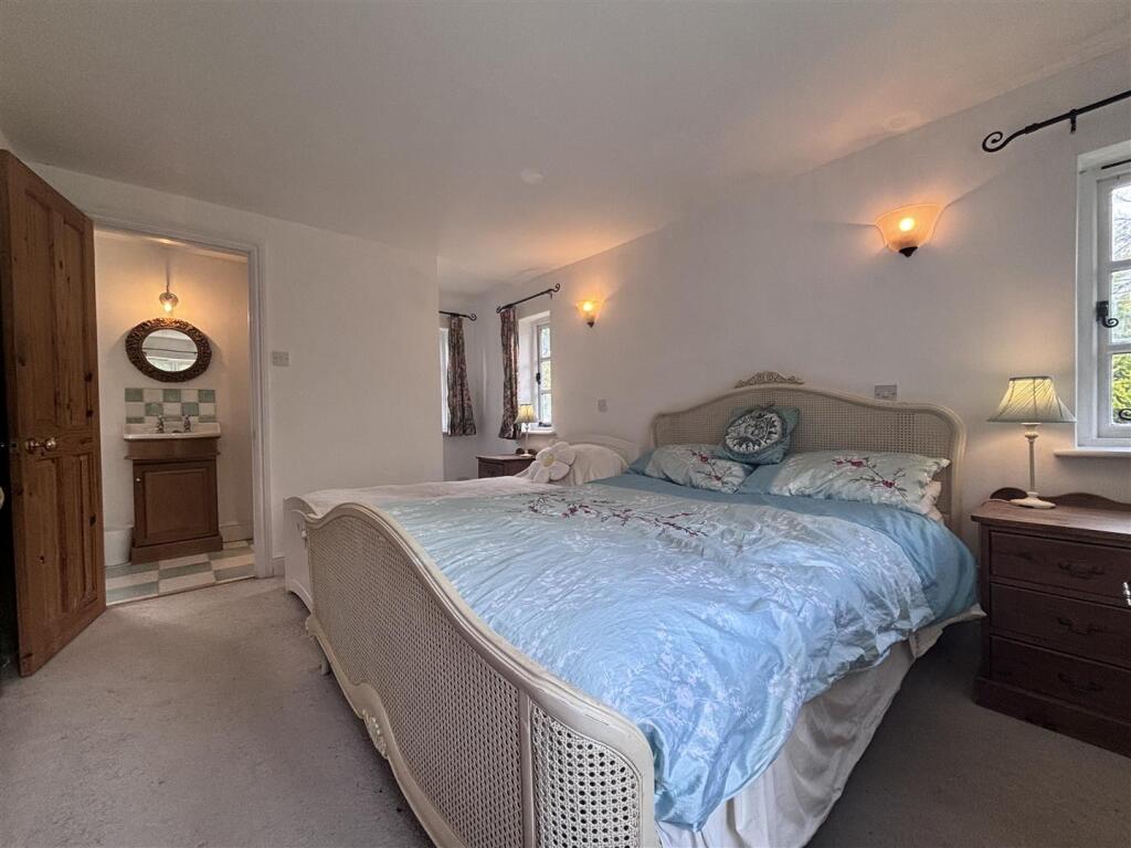 Corner cottages Master.jpg