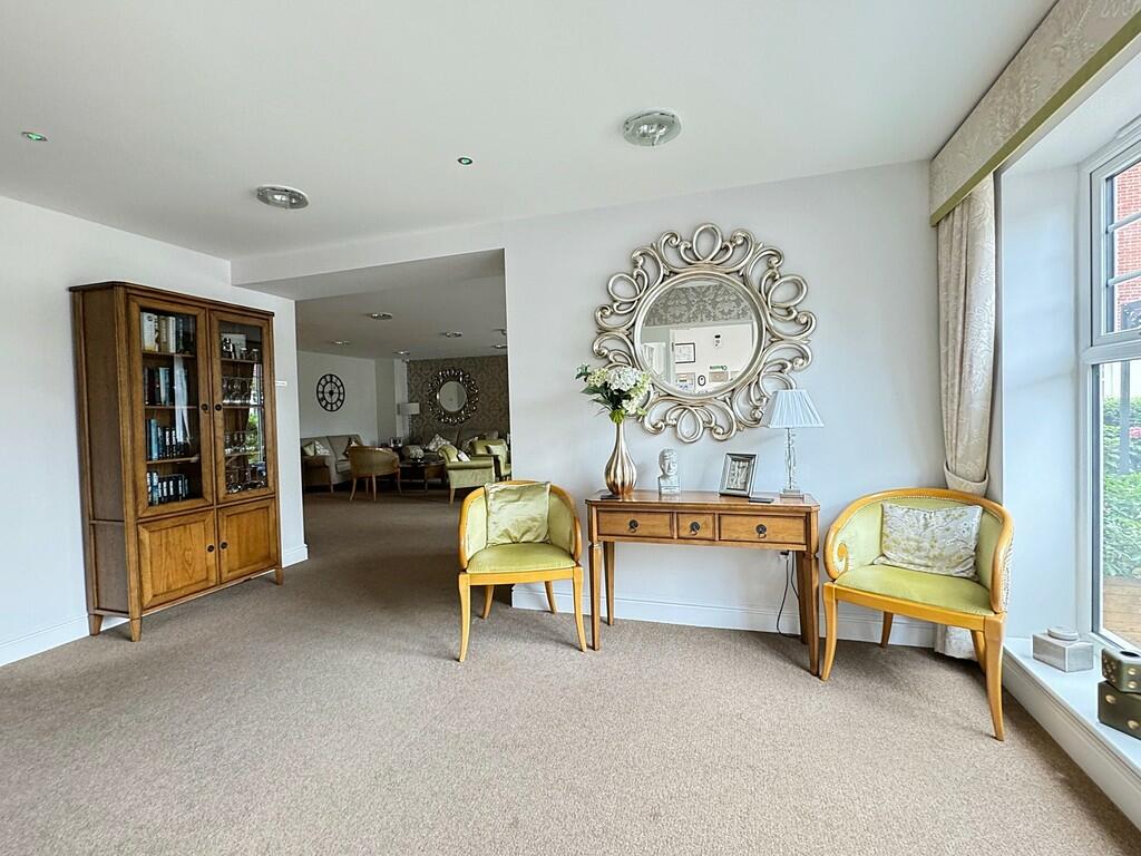 Residents Entranc...