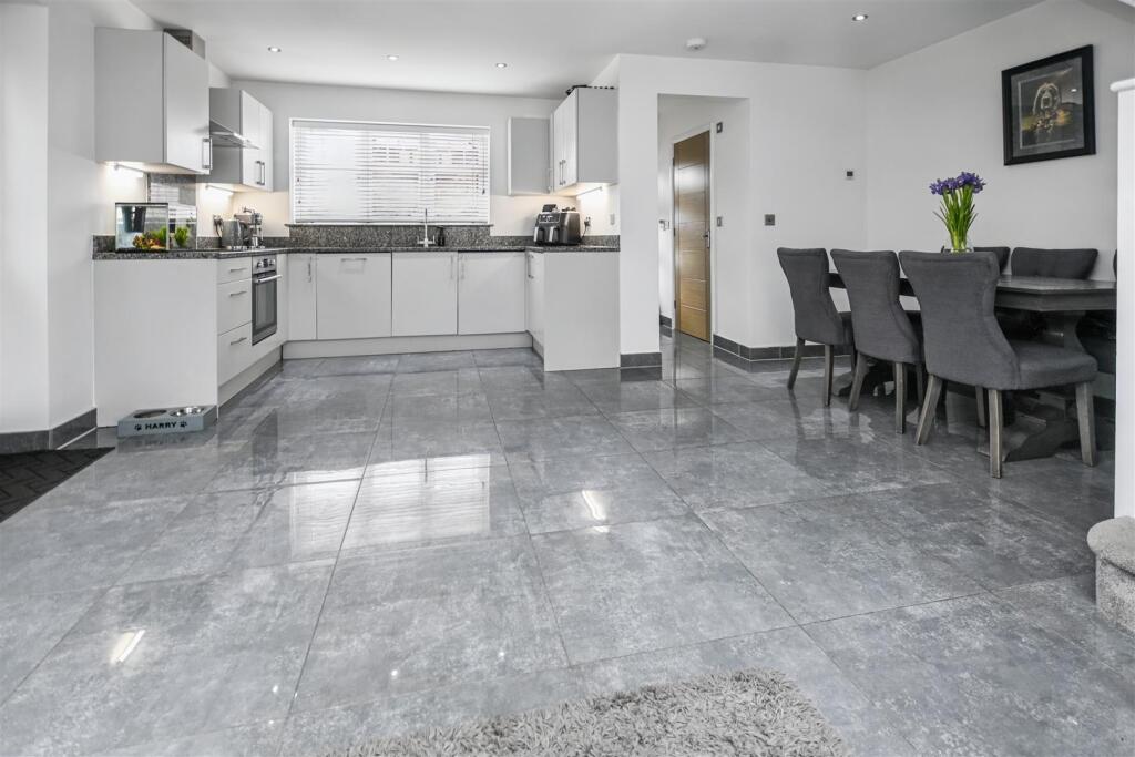 Lounge / Kitchen / Diner