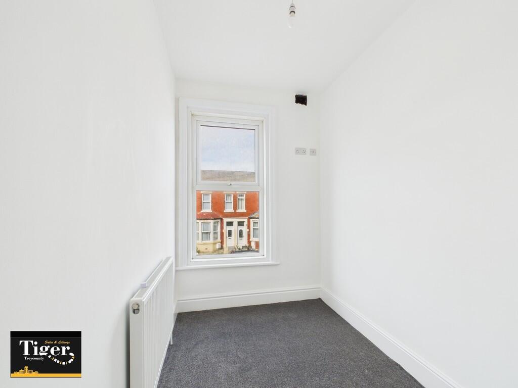 CAM02176G0-PR0702...