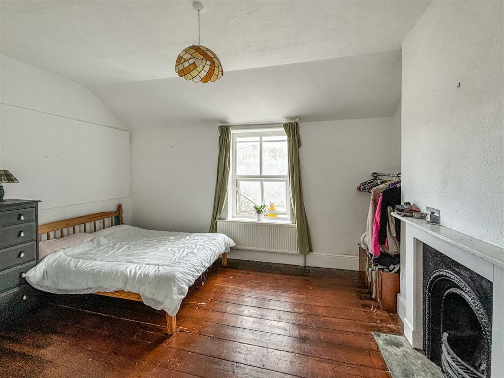 Bedroom 2-.jpg