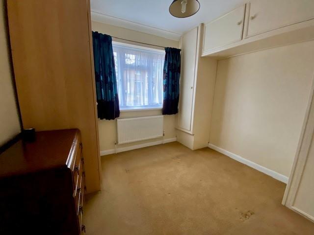 30 Hermitage Woods Crescent Bedroom 2.jpg