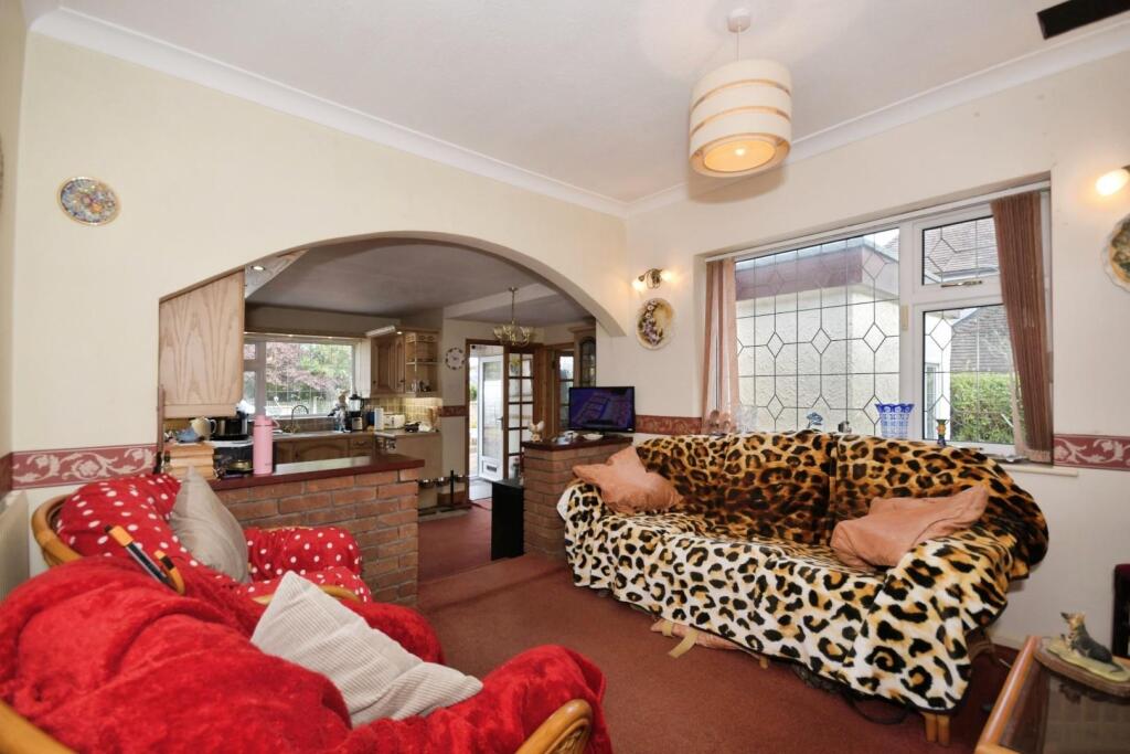 SITTING ROOM.jpg