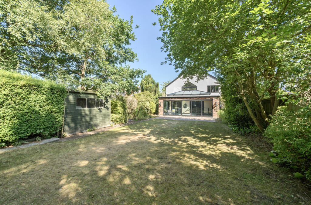 1320975-5-68722de...