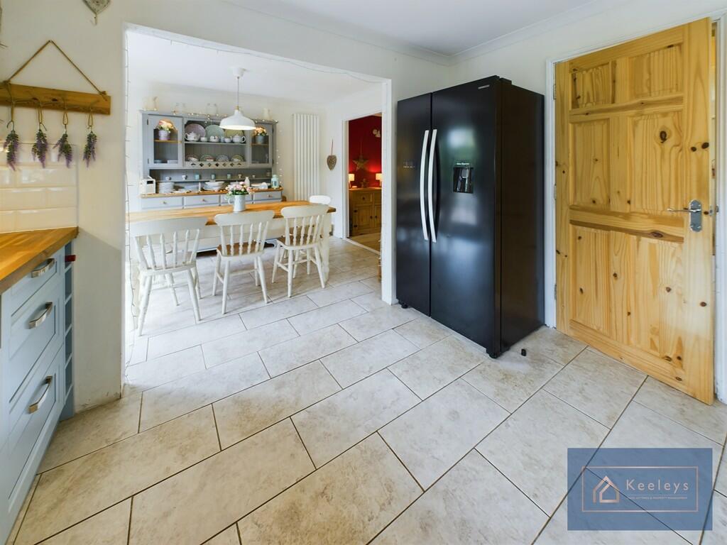 Kitchen into dini...