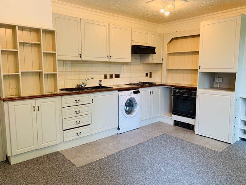 Open plan kitchen/dining/living room