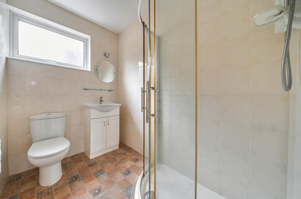 1373074-5-690b5b2...