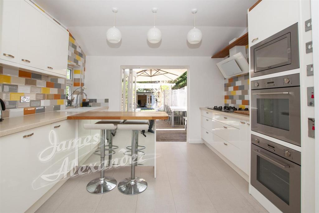 Kitchen breakfast room