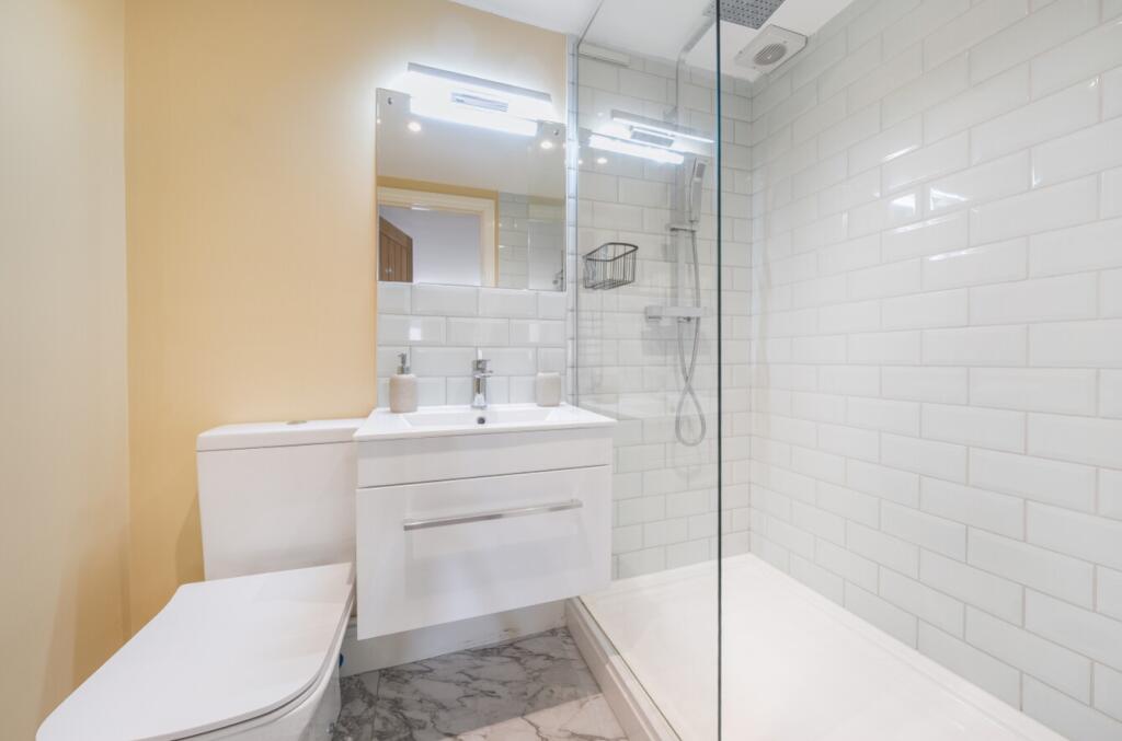 1333480-7-68912acfc9704-ARW