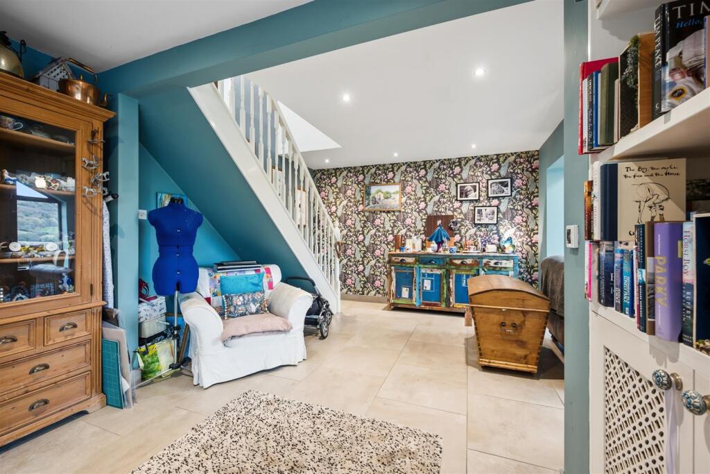 Dining area - seating.jpg