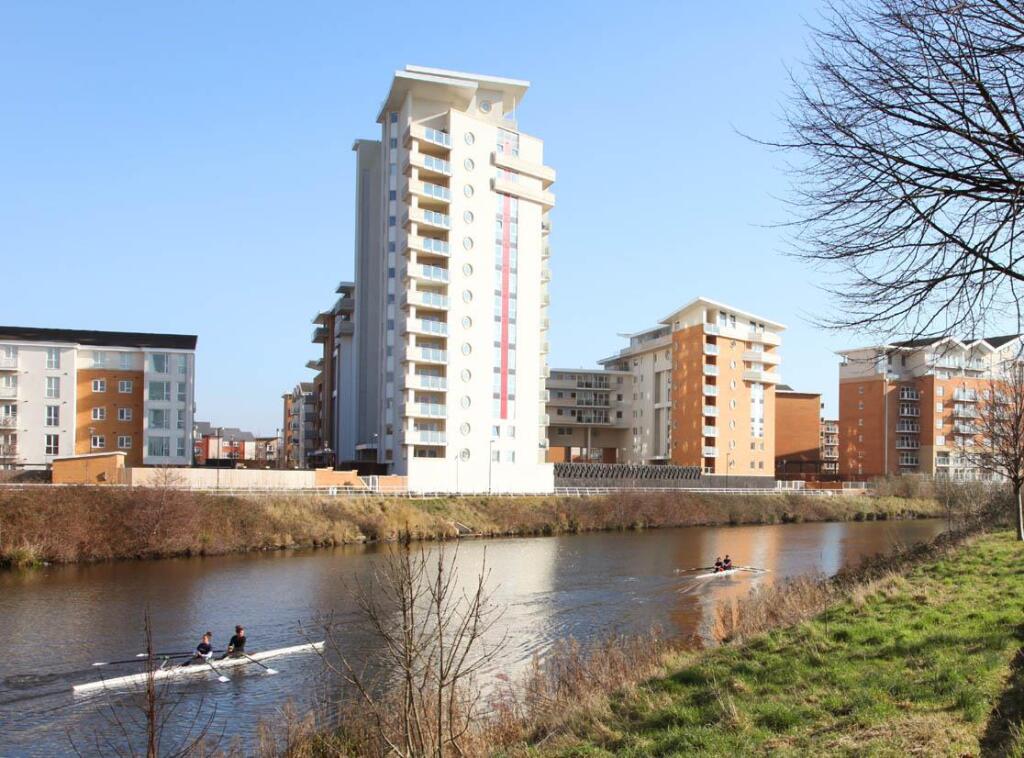 Century Wharf 8708.JPG